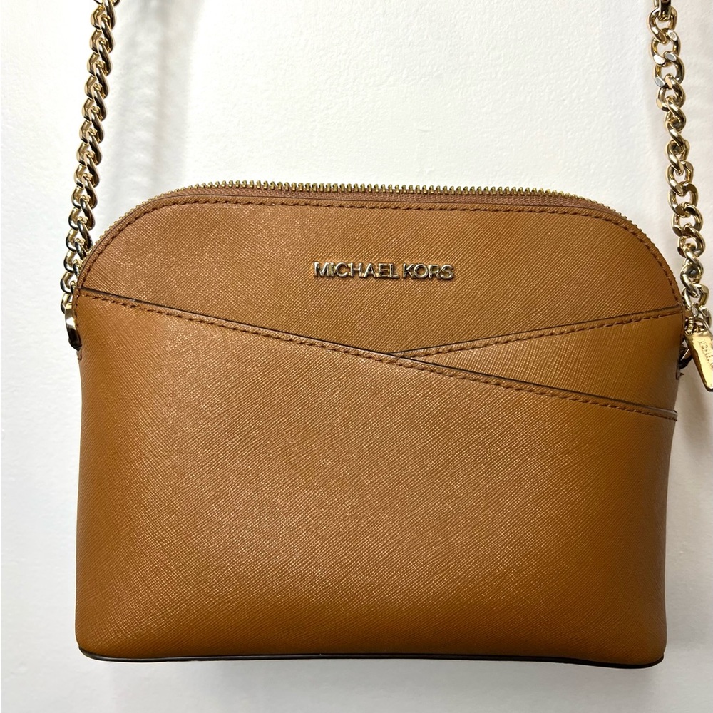 Michael Kors Jet Set Travel Medium Dome Crossbody Bag in Luggage
